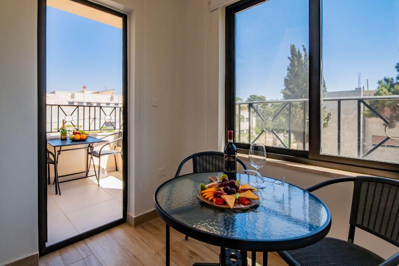 Canary Hotel - Genel