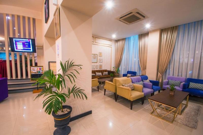 Daima Hotel Padang - Lobi