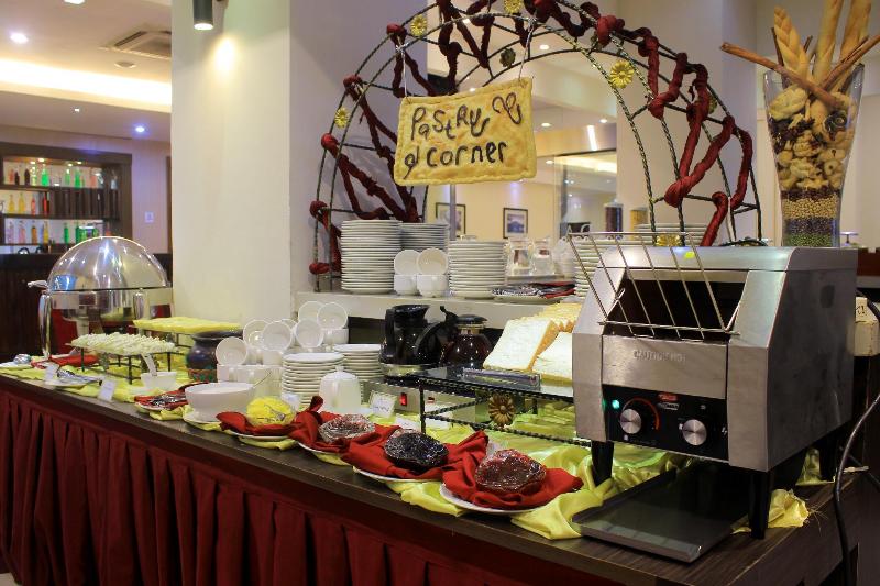 Daima Hotel Padang - Restoran