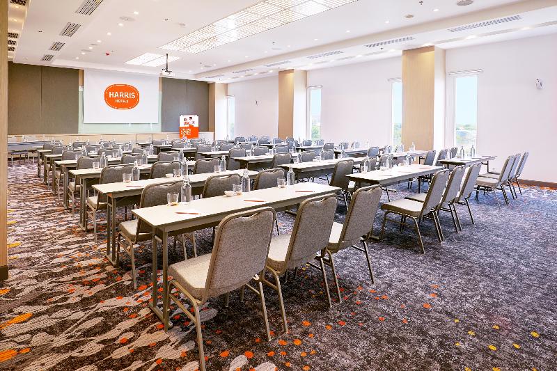 HARRIS Hotel and Convention Bundaran Satelit - Toplantı