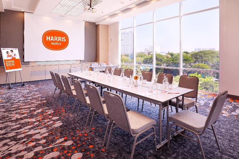 HARRIS Hotel and Convention Bundaran Satelit - Toplantı