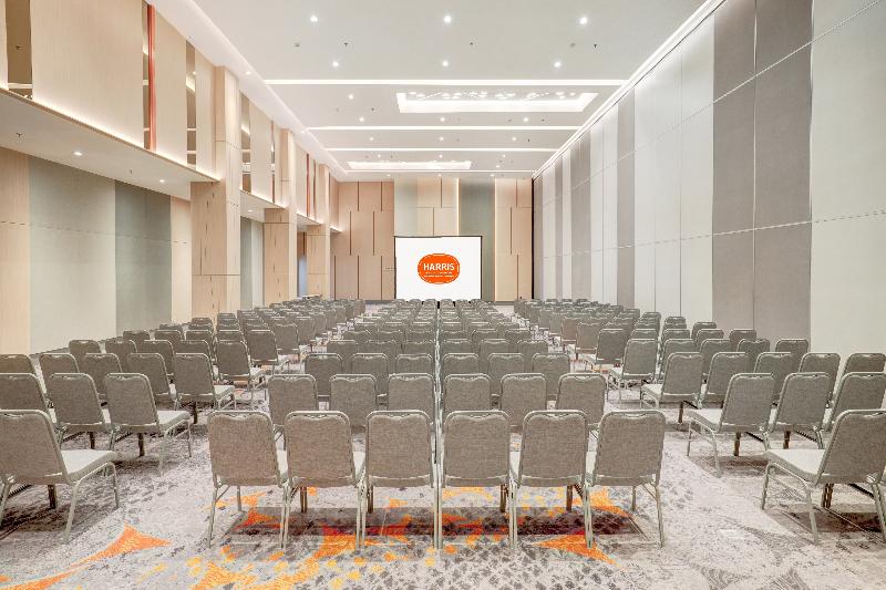 HARRIS Hotel and Convention Bundaran Satelit - Genel