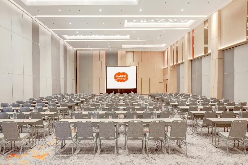 HARRIS Hotel and Convention Bundaran Satelit - Genel