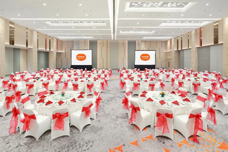 HARRIS Hotel and Convention Bundaran Satelit - Genel