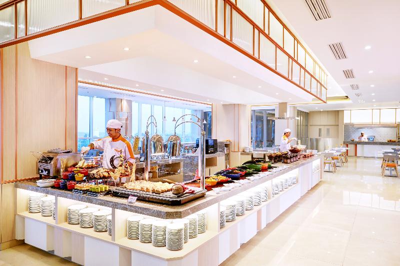 HARRIS Hotel and Convention Bundaran Satelit - Restoran