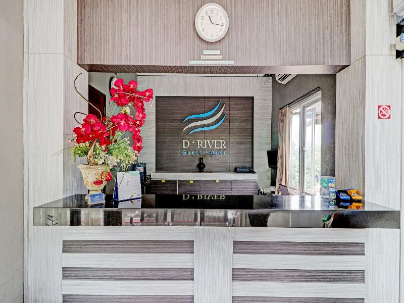 SPOT ON 90777 D’river Guest House - Lobi