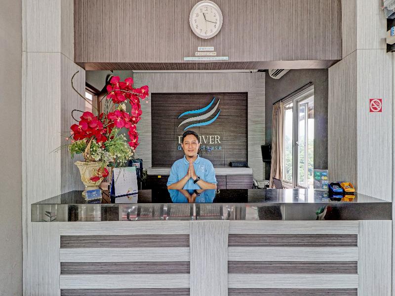 SPOT ON 90777 D’river Guest House - Lobi