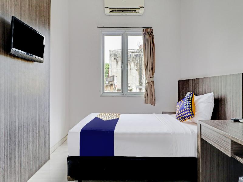 SPOT ON 90777 D’river Guest House - Oda