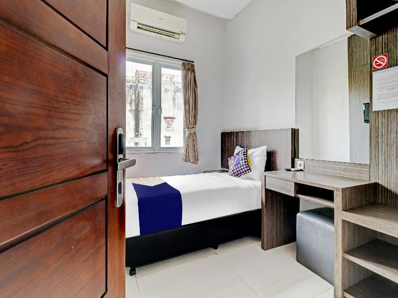 SPOT ON 90777 D’river Guest House - Oda