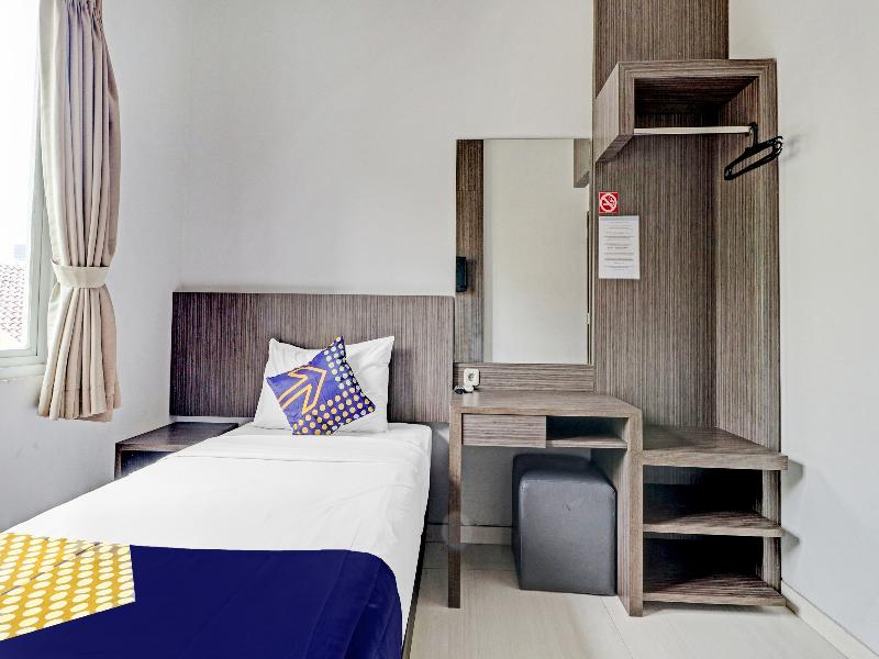 SPOT ON 90777 D’river Guest House - Oda