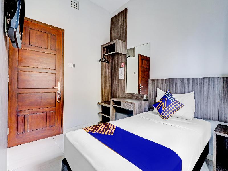 SPOT ON 90777 D’river Guest House - Oda