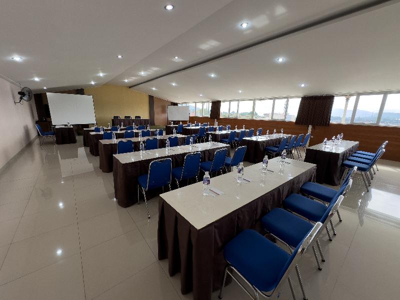 Hotel Bumi Makmur Indah by ZUZU - Toplantı