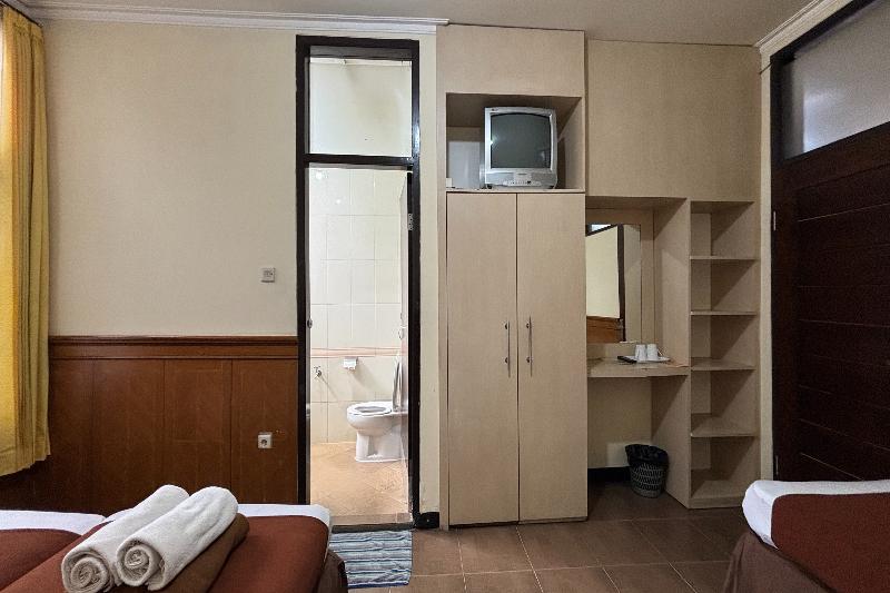 Hotel Bumi Makmur Indah by ZUZU - Oda