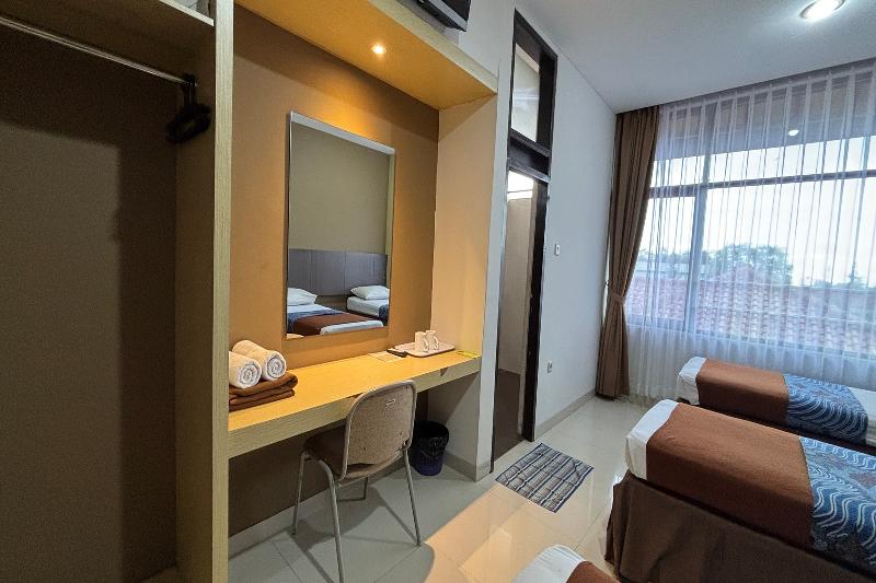 Hotel Bumi Makmur Indah by ZUZU - Oda