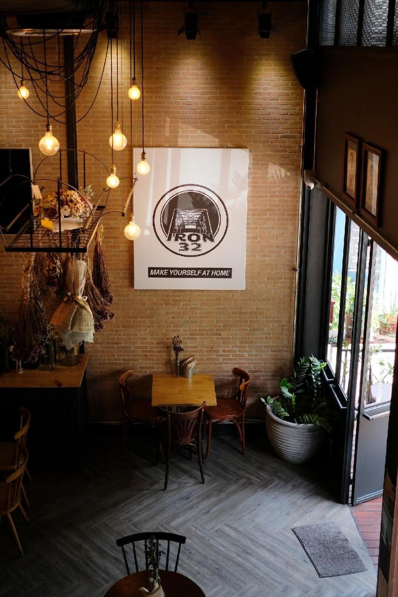 Iron32 Hotel Bar And Bistro - Lobi