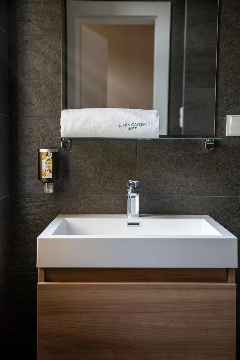 Letna Garden Suites - Oda