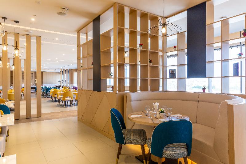 Premier Inn Dragon Mart Hotel - Restoran