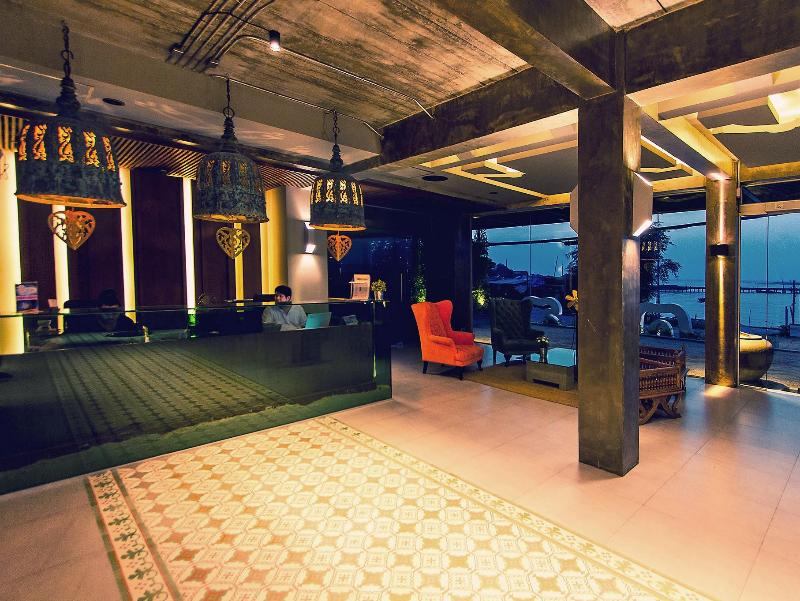 Kroque Boutique And Bistro Hotel - Lobi