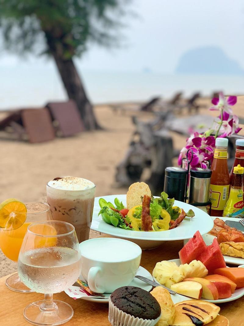 Thiwson Beach Resort - Lobi