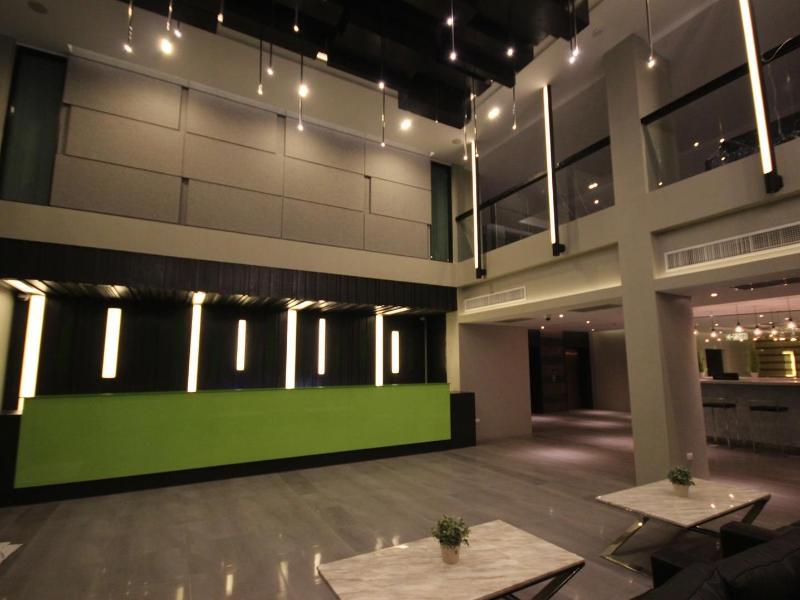 Season Five Hotel - Lobi