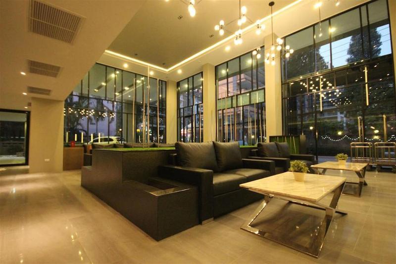 Season Five Hotel - Lobi