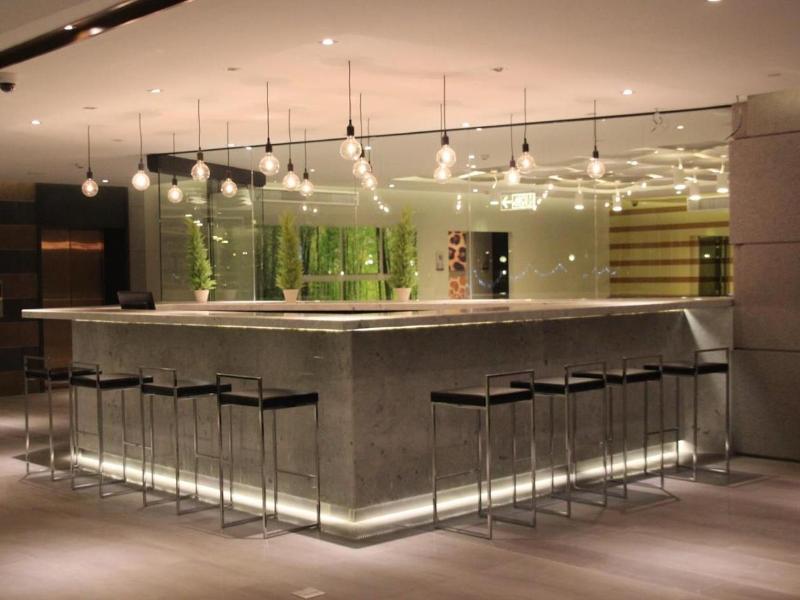 Season Five Hotel - Genel