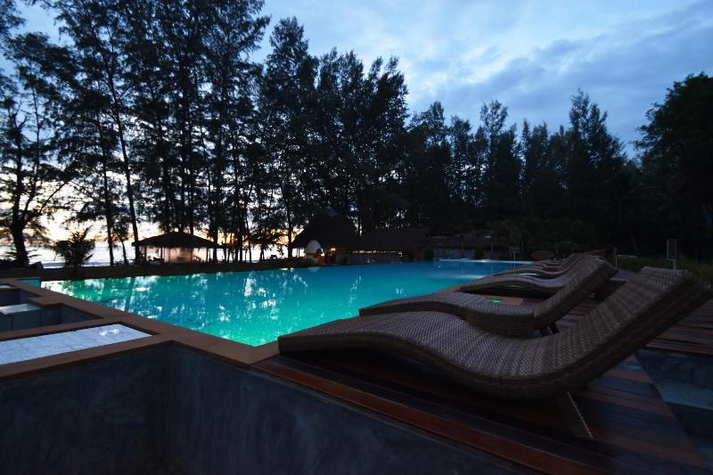 Long Beach Chalet - Havuz