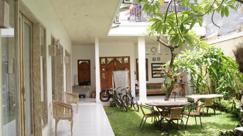 Sugiras Living Guest House - Genel