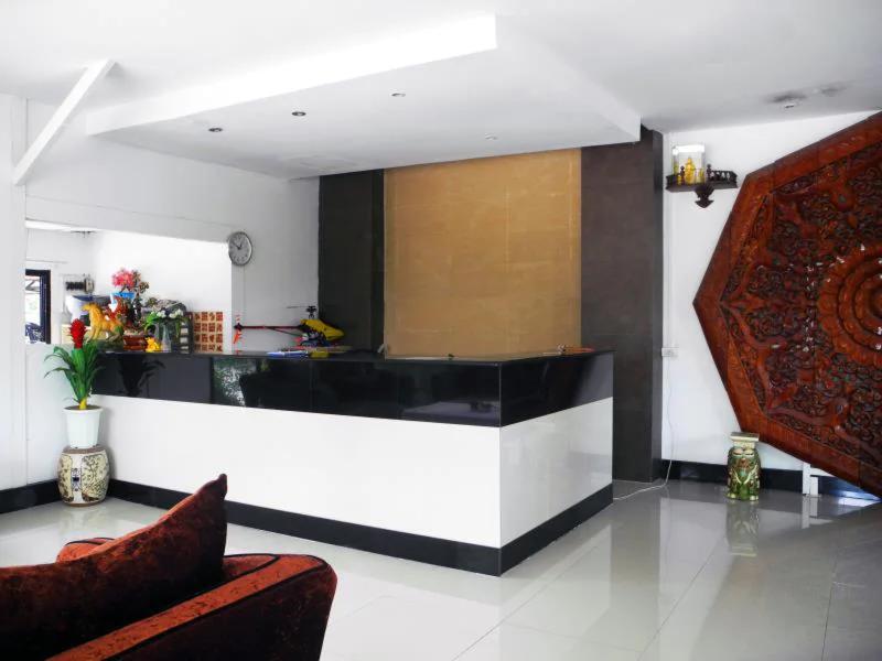 Platinum Place by ZUZU - Lobi