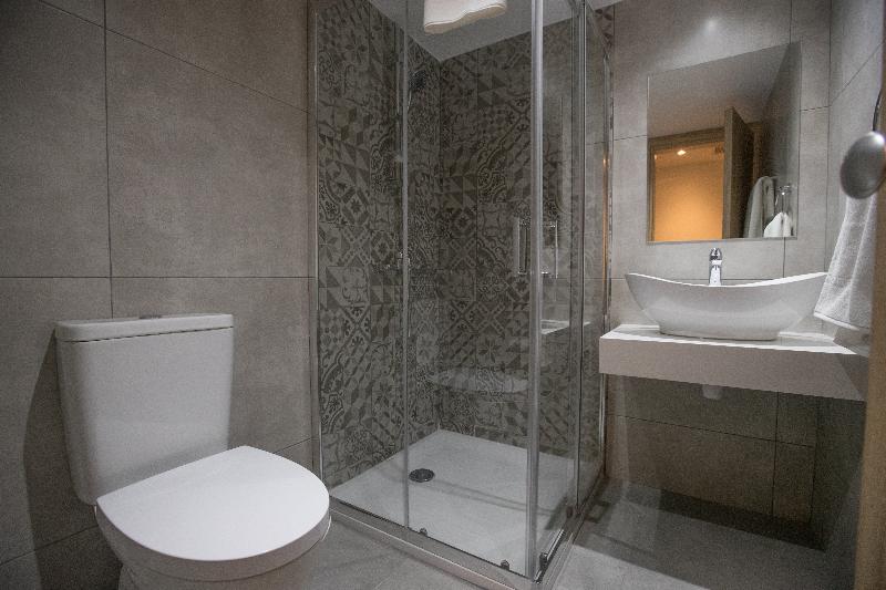 Bohemian Gardens Hotel - Oda
