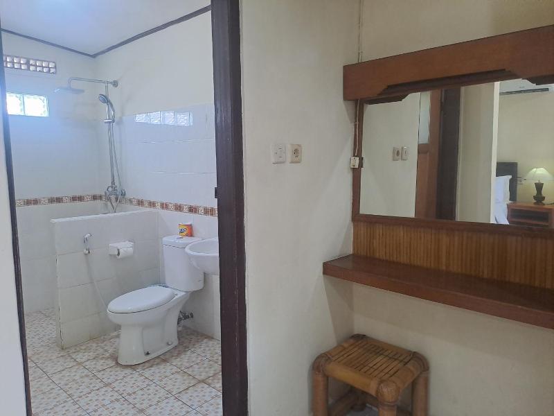 Lovina Beach Hotel - Oda