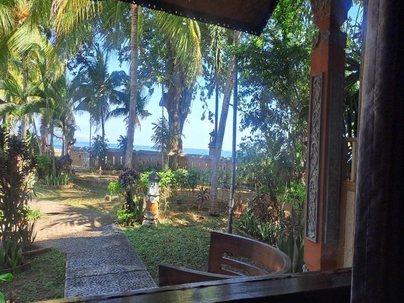 Lovina Beach Hotel - Oda