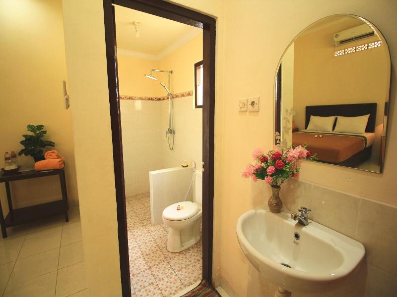 Lovina Beach Hotel - Oda