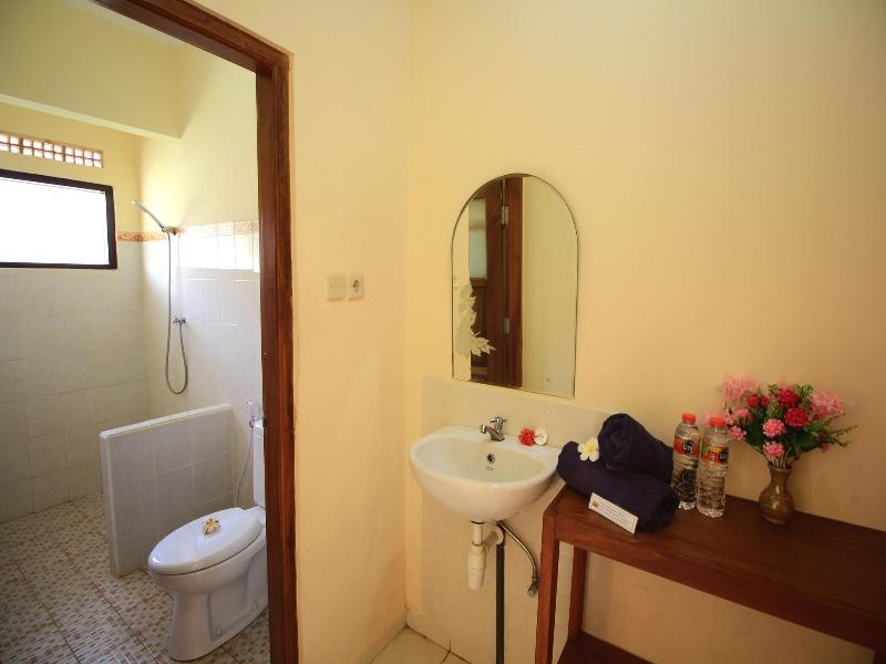 Lovina Beach Hotel - Oda