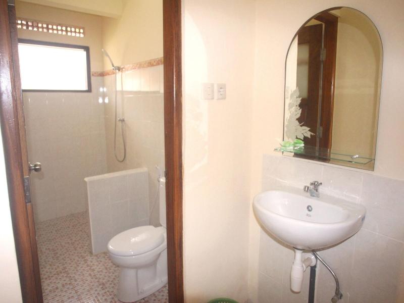 Lovina Beach Hotel - Oda
