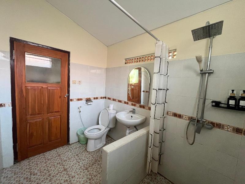 Lovina Beach Hotel - Oda