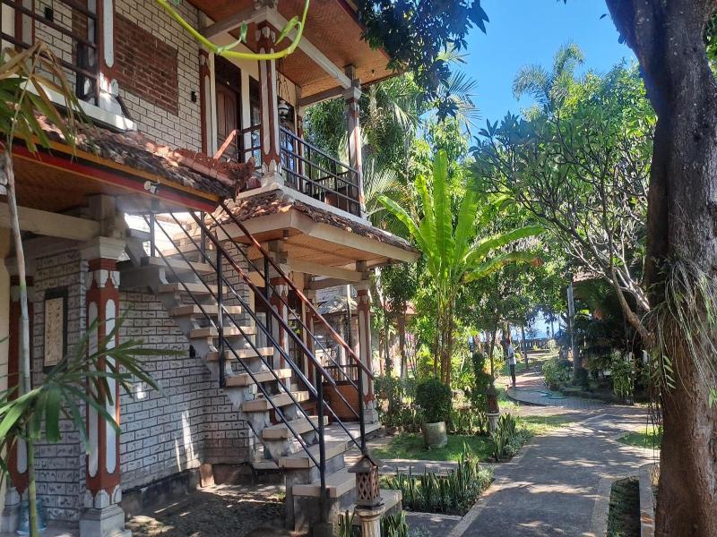 Lovina Beach Hotel - Oda