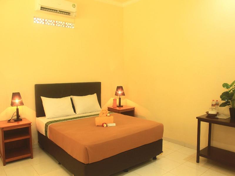 Lovina Beach Hotel - Oda