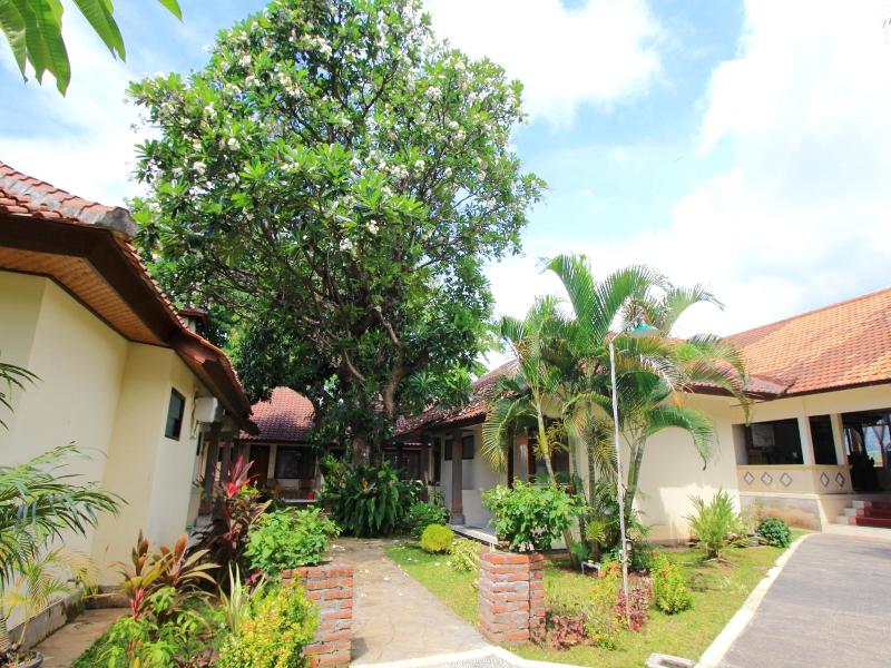 Lovina Beach Hotel - Oda