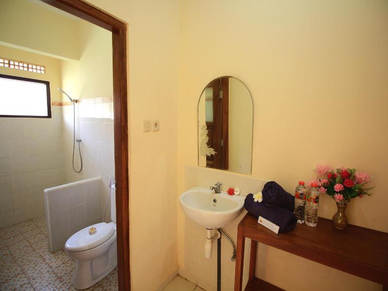 Lovina Beach Hotel - Oda