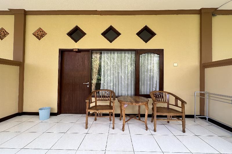 Taxa Raya Guest House by ZUZU - Lobi