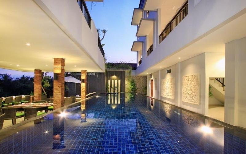 Puri Padma Hotel And Spa - Havuz