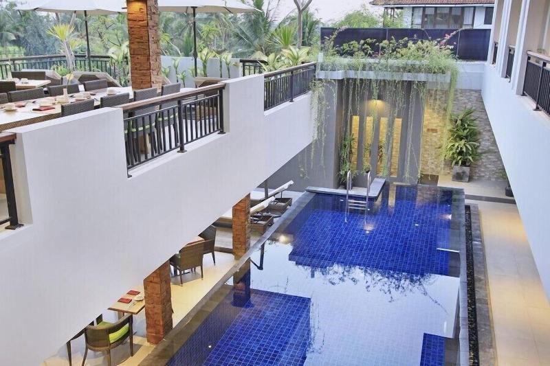 Puri Padma Hotel And Spa - Havuz