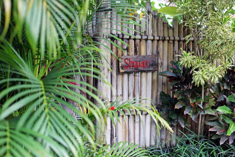 The Calmtree Bungalow - Teras