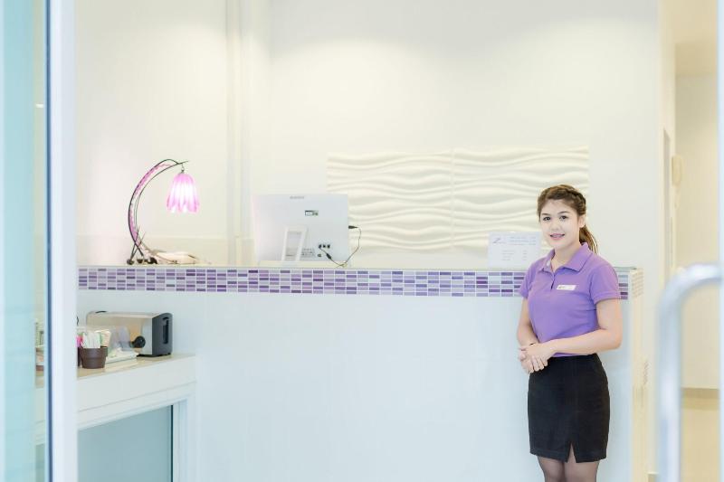Z By Zing Hotel - Lobi