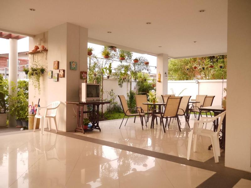 The Meet Green Apartment - Lobi