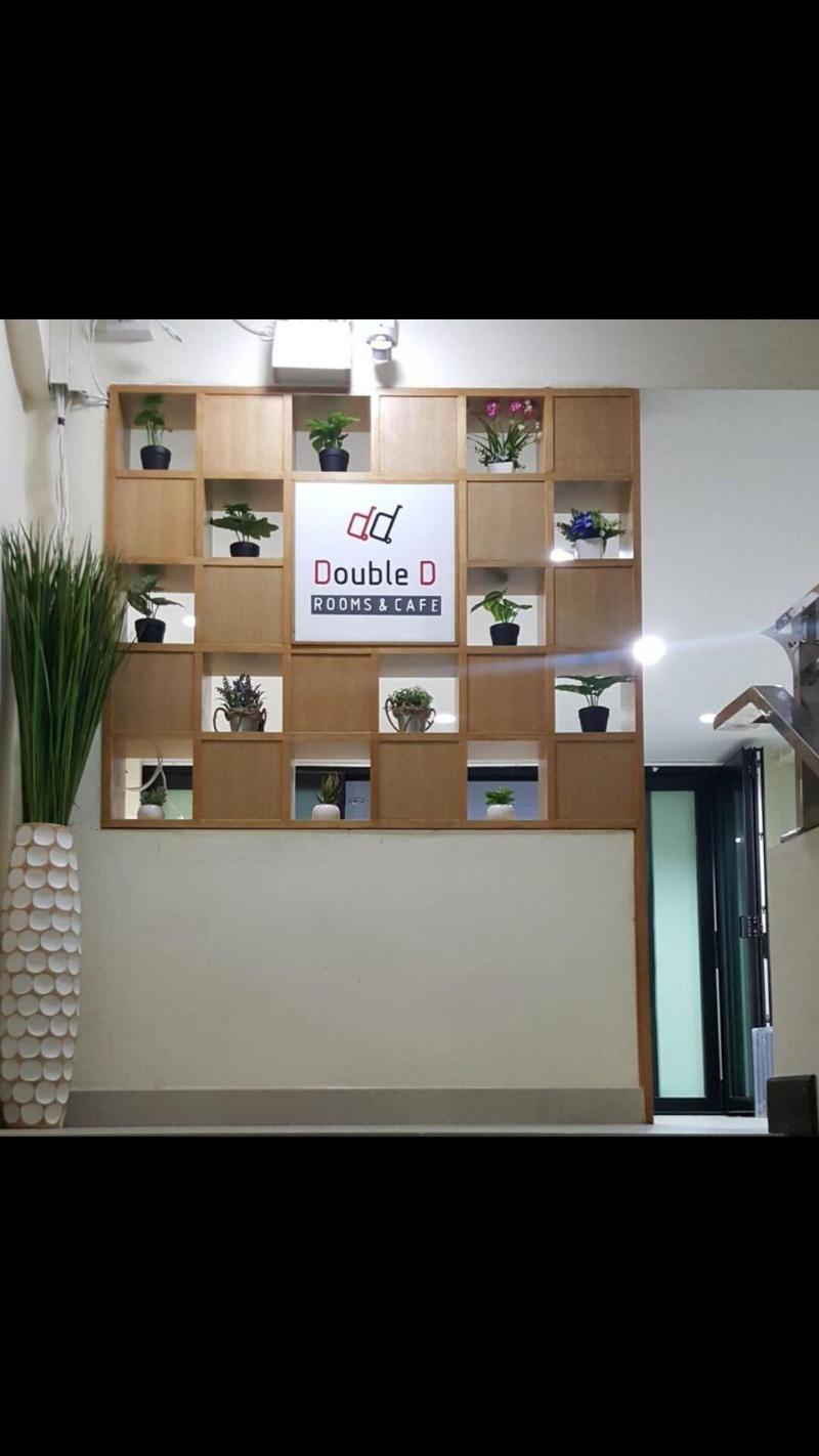 Double D Rooms Cafe - Lobi
