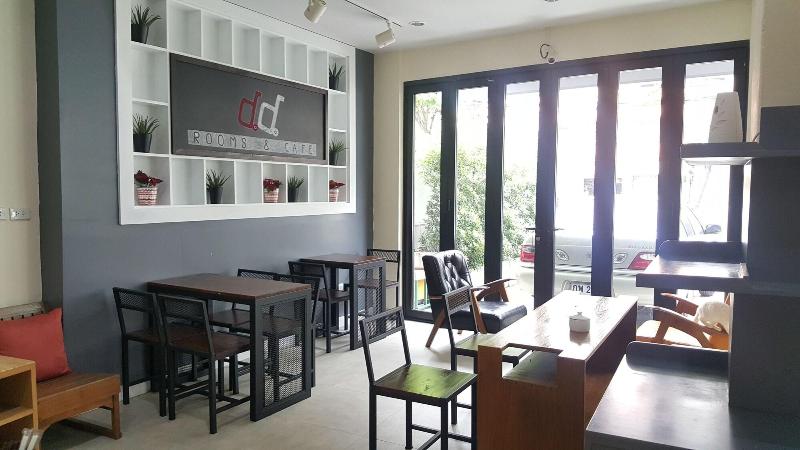 Double D Rooms Cafe - Restoran