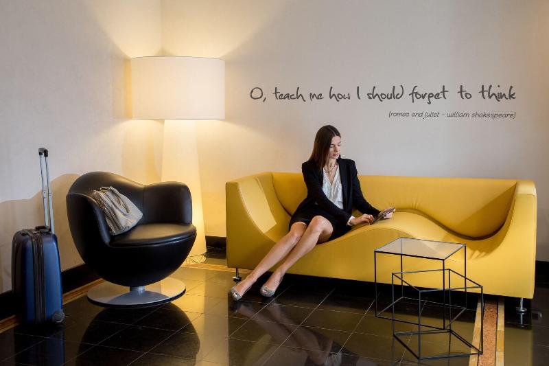 Montenapoleone Suites - Lobi