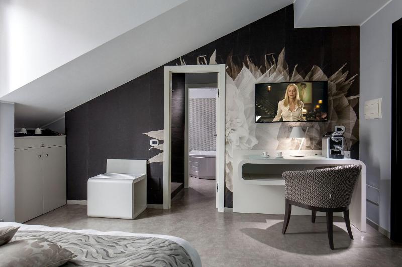 Montenapoleone Suites - Oda